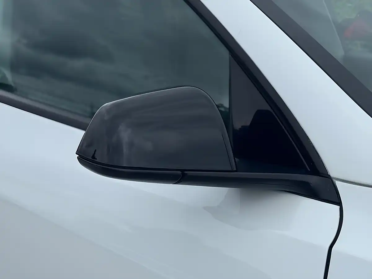 Used 2022 Tesla Model Y Long Range White - Interior and Exterior details 17