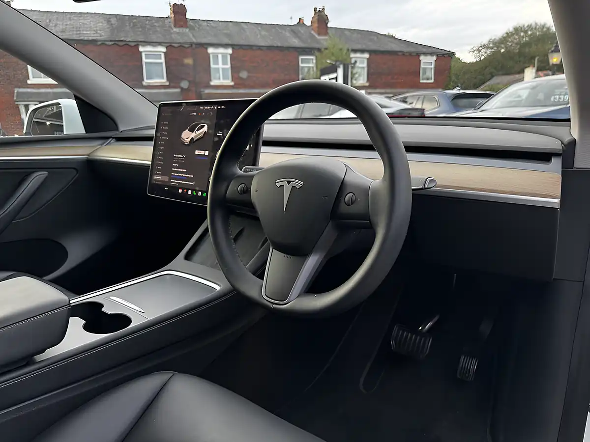 Used 2022 Tesla Model Y Long Range White - Interior and Exterior details 13