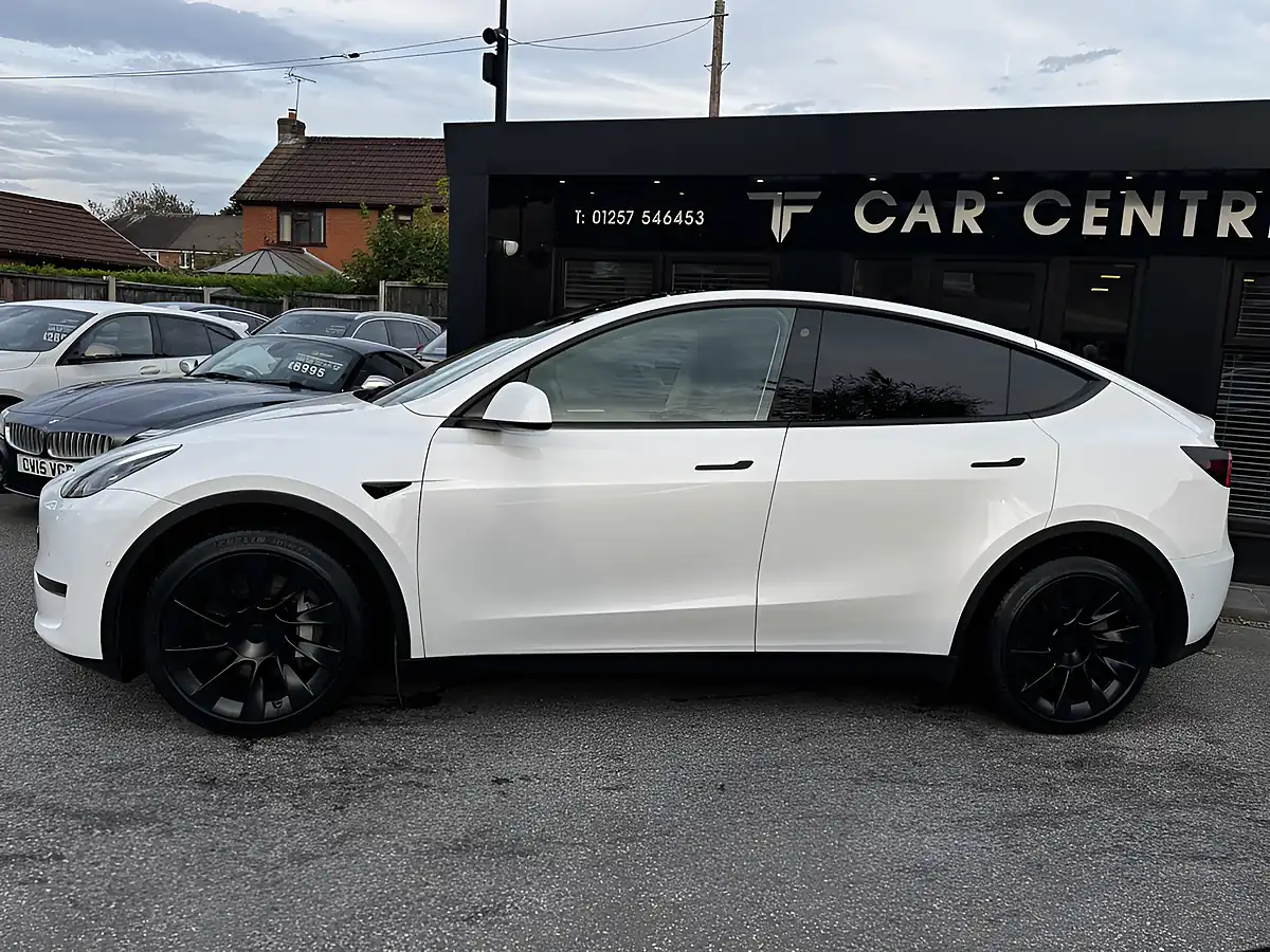 Used 2022 Tesla Model Y Long Range White - Interior and Exterior details 4