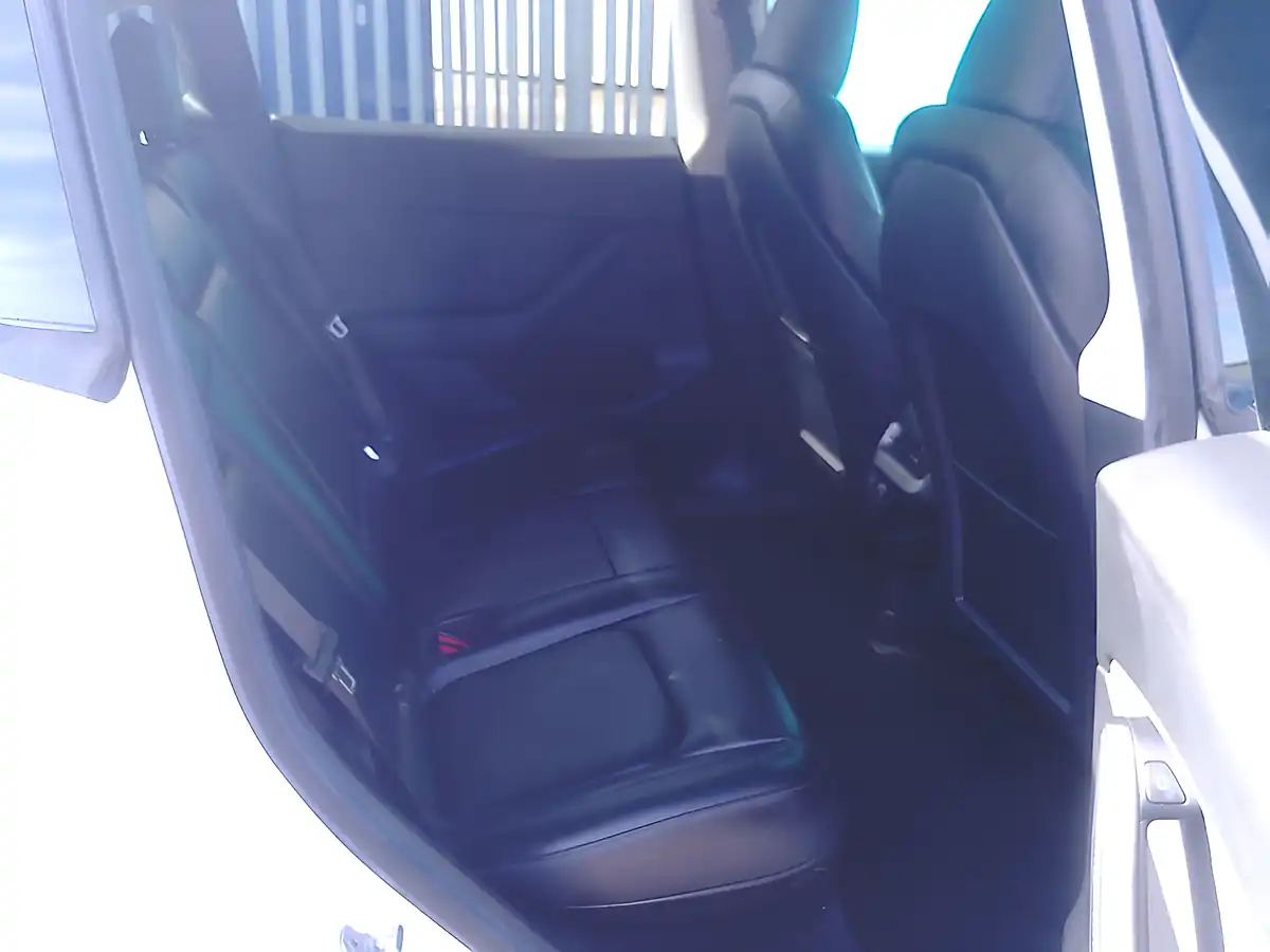 Used 2022 Tesla Model Y Long Range White - Interior and Exterior details 15