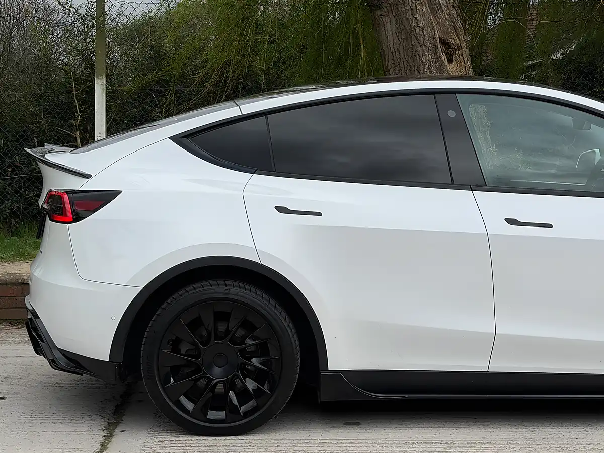 Used 2022 Tesla Model Y Long Range White - Interior and Exterior details 18