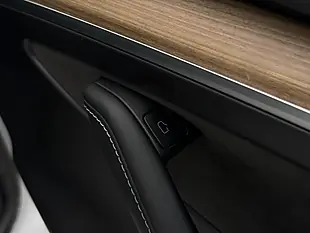 Used 2022 Tesla Model Y Long Range White - Interior and Exterior details 19