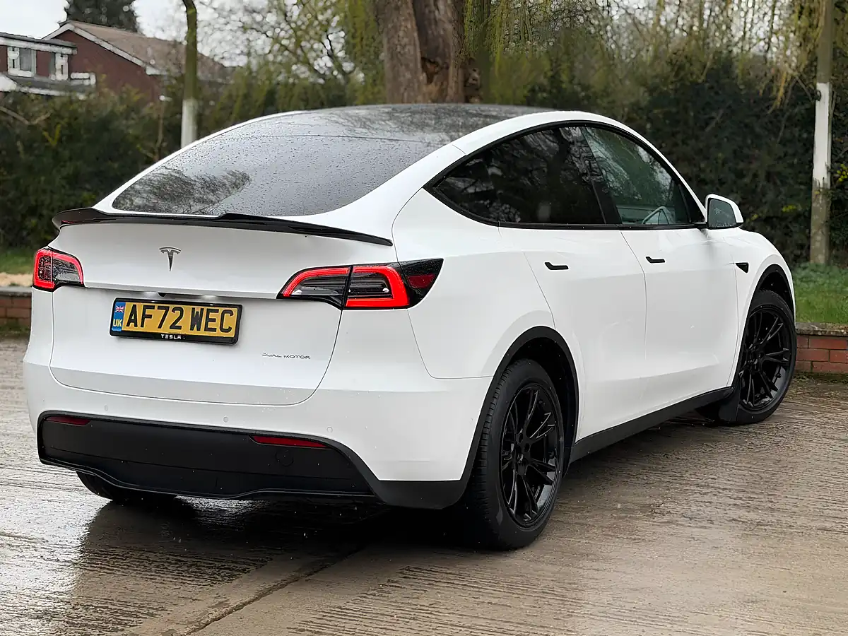 Used 2022 Tesla Model Y Long Range White - Interior and Exterior details 10