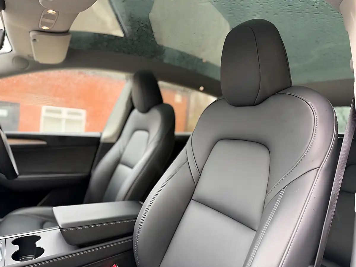 Used 2022 Tesla Model Y Long Range White - Interior and Exterior details 18