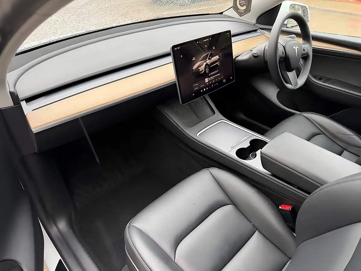 Used 2022 Tesla Model Y Long Range White - Interior and Exterior details 20