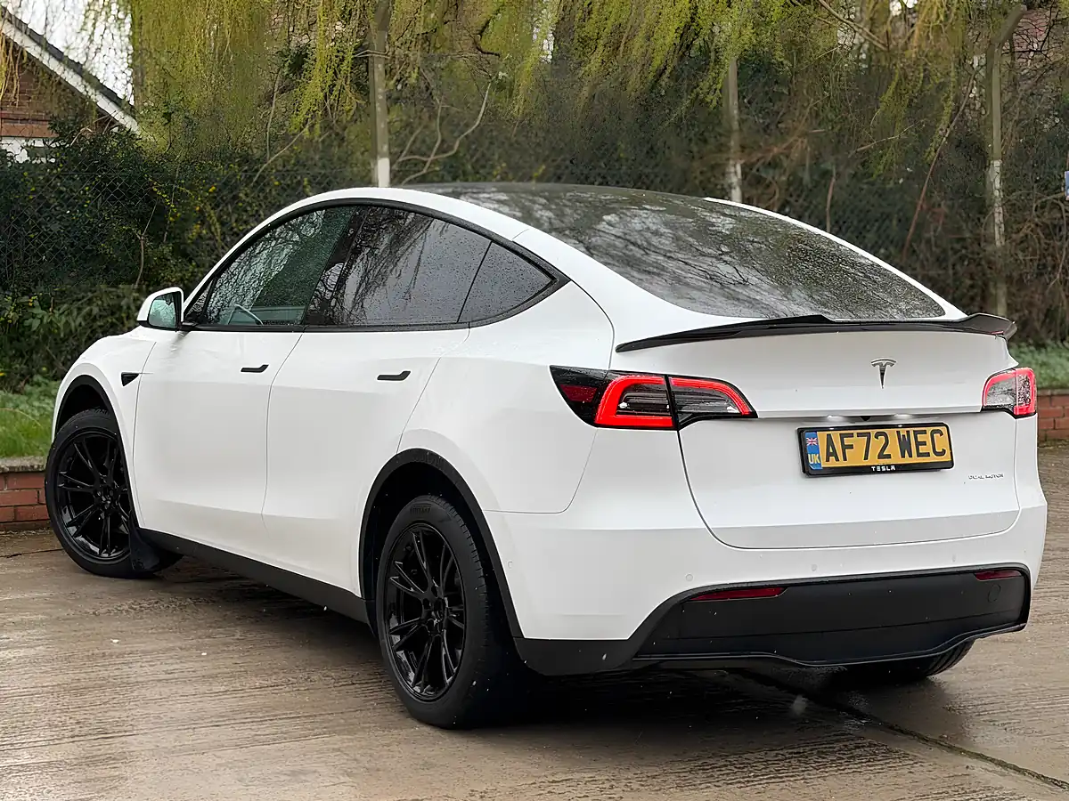Used 2022 Tesla Model Y Long Range White - Interior and Exterior details 4