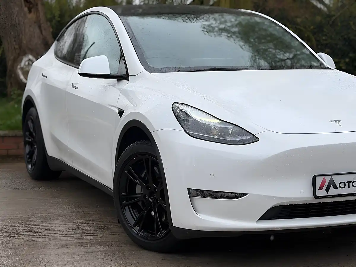 Used 2022 Tesla Model Y Long Range White - Interior and Exterior details 5