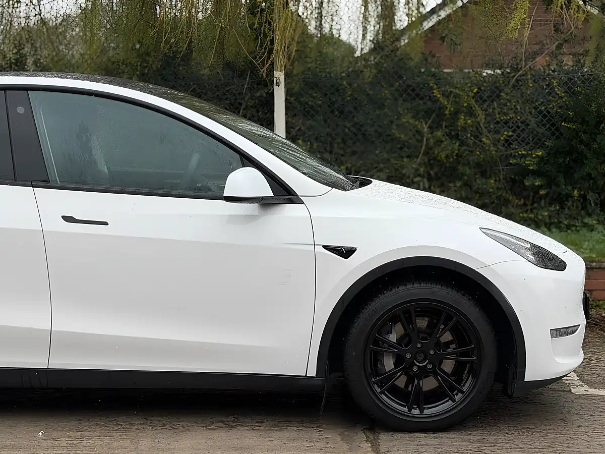 Used 2022 Tesla Model Y Long Range White - Interior and Exterior details 9