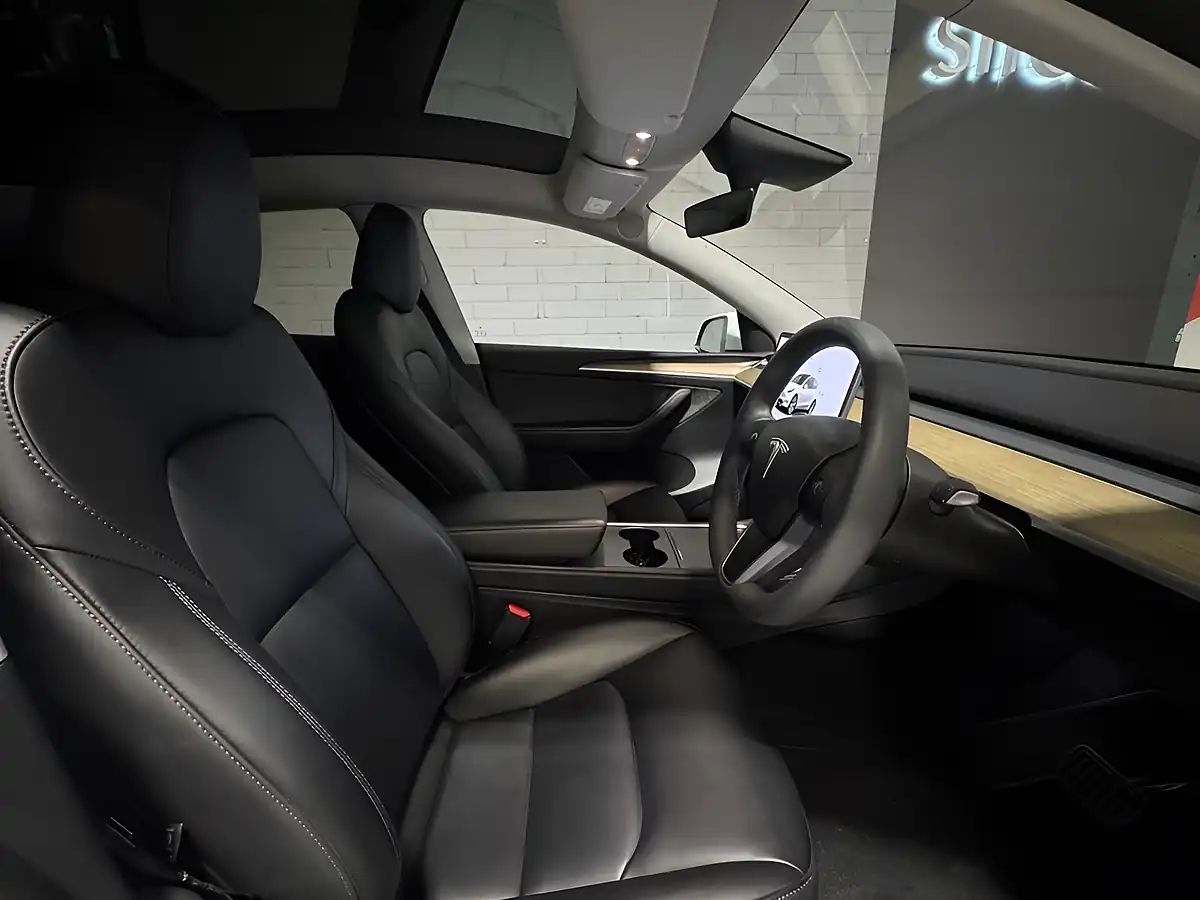 Used 2022 Tesla Model Y Long Range White - Interior and Exterior details 14