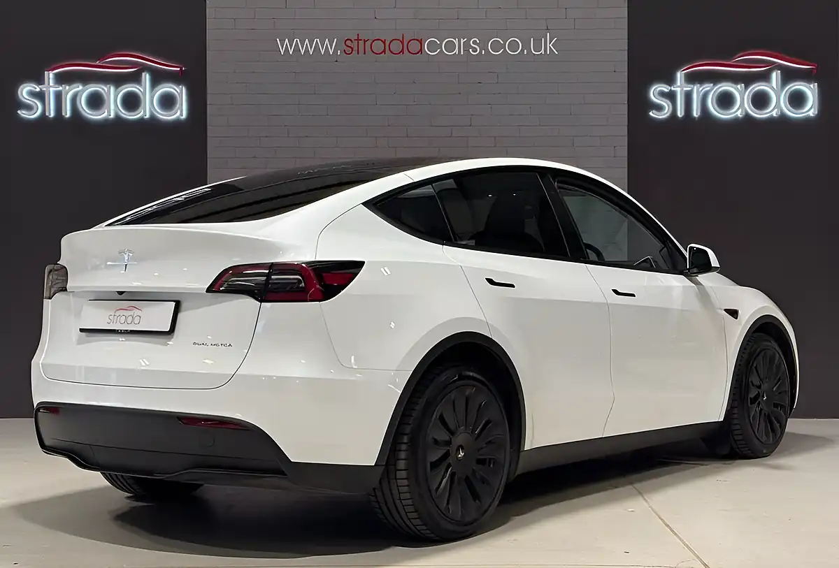 Used 2022 Tesla Model Y Long Range White - Interior and Exterior details 3