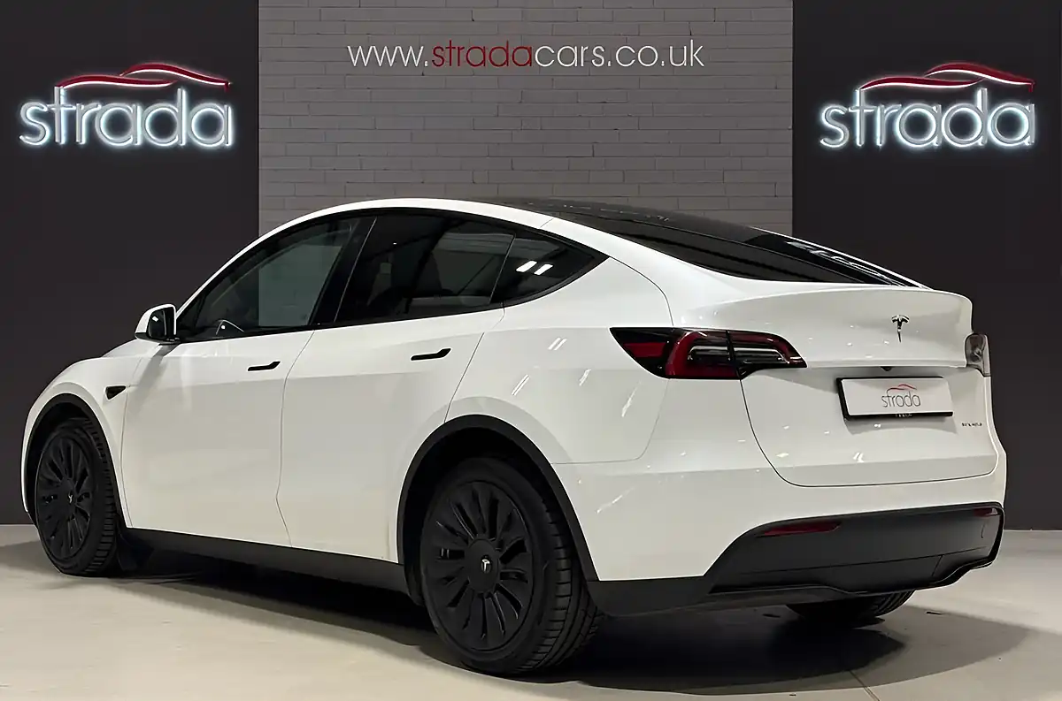Used 2022 Tesla Model Y Long Range White - Interior and Exterior details 4