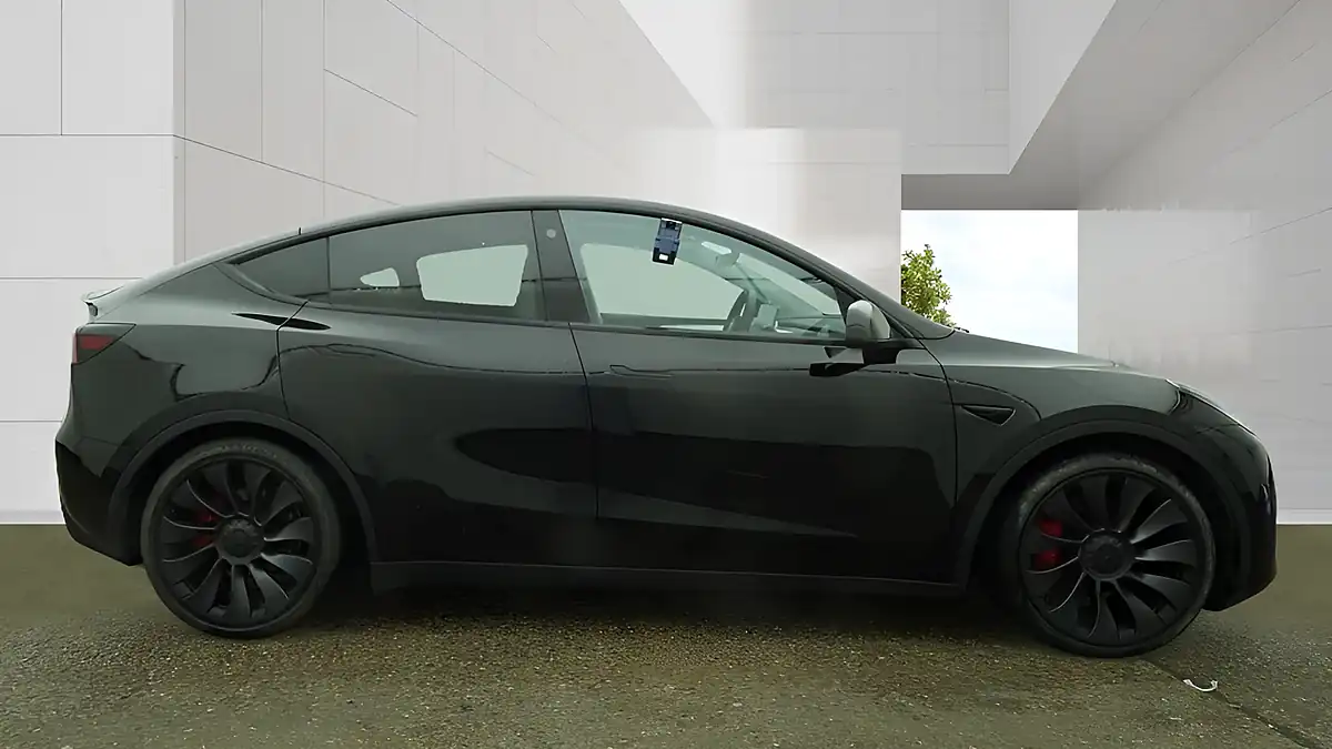 Used 2022 Tesla Model Y Performance Black - Interior and Exterior details 10