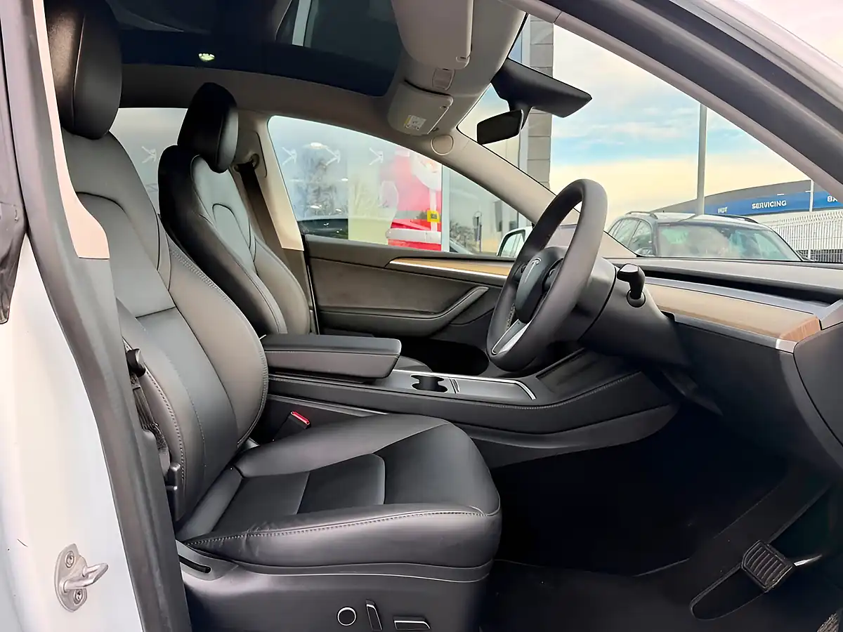 Used 2022 Tesla Model Y SUV 5dr White - Interior and Exterior details 12