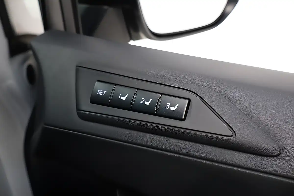 Used 2022 Toyota Alphard Executive Lounge White - Interior and Exterior details 14