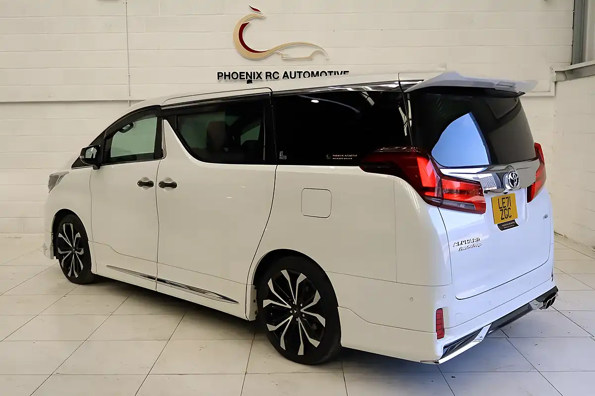Used 2022 Toyota Alphard Executive Lounge White - Interior and Exterior details 4
