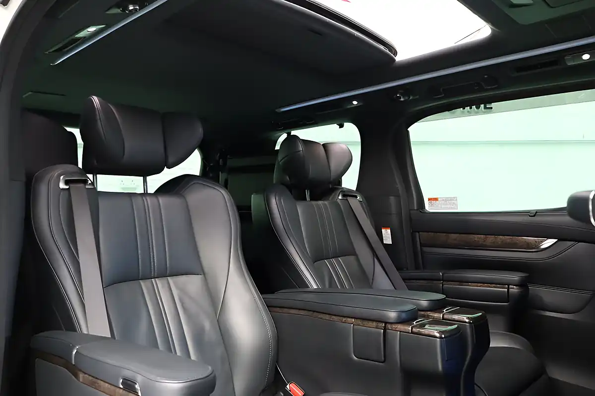 Used 2022 Toyota Alphard Executive Lounge White - Interior and Exterior details 7