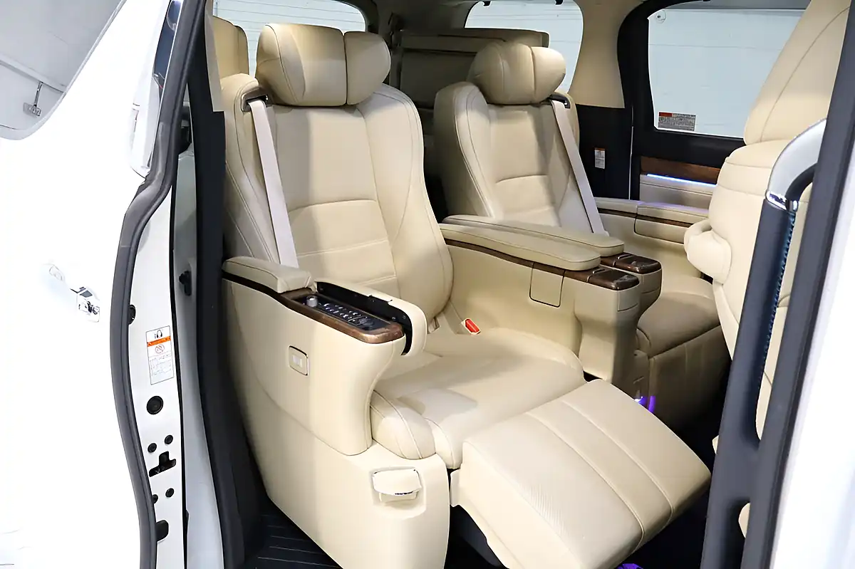 Used 2022 Toyota Alphard Executive Lounge White - Interior and Exterior details 12