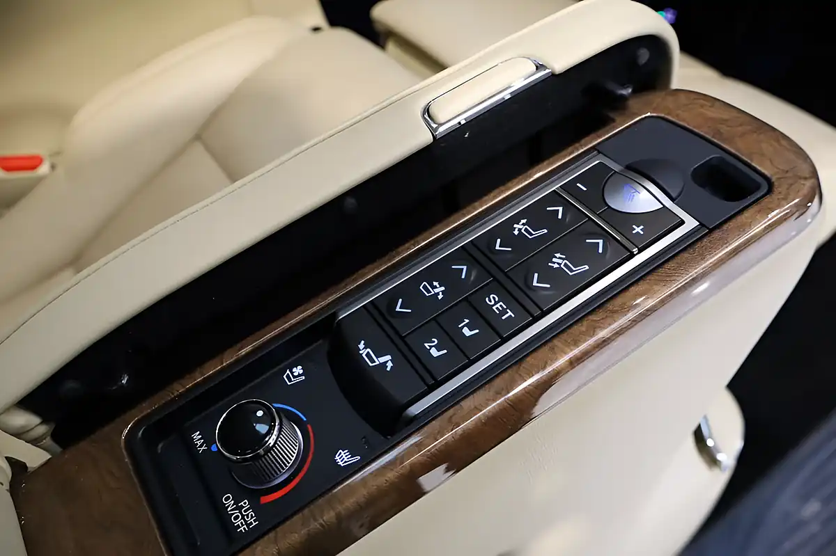 Used 2022 Toyota Alphard Executive Lounge White - Interior and Exterior details 13