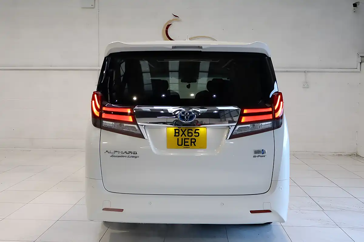 Used 2022 Toyota Alphard Executive Lounge White - Interior and Exterior details 9