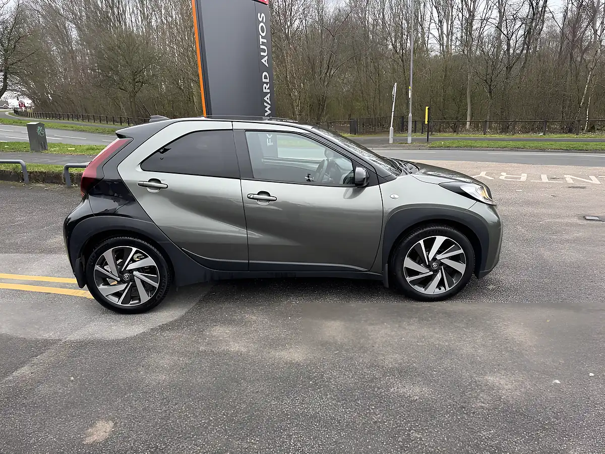 Used 2022 Toyota Aygo X Edge Green - Interior and Exterior details 4