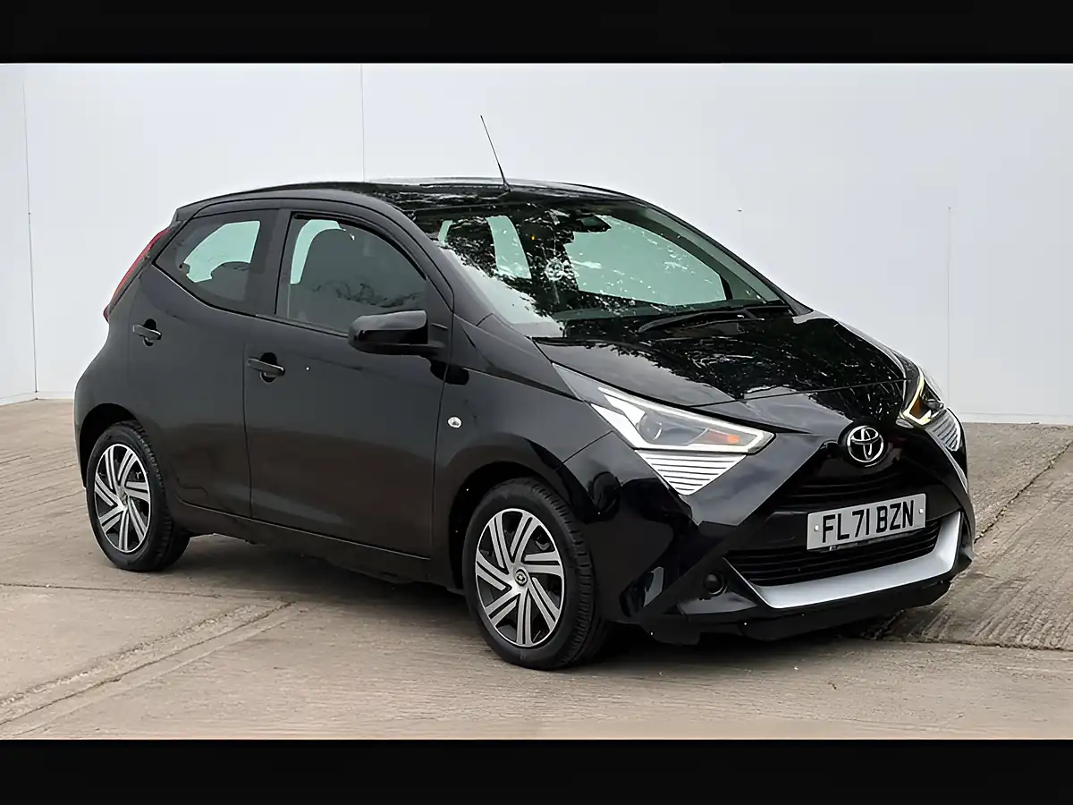 Used 2022 Toyota Aygo X-Play Tss Bold Black - Front View