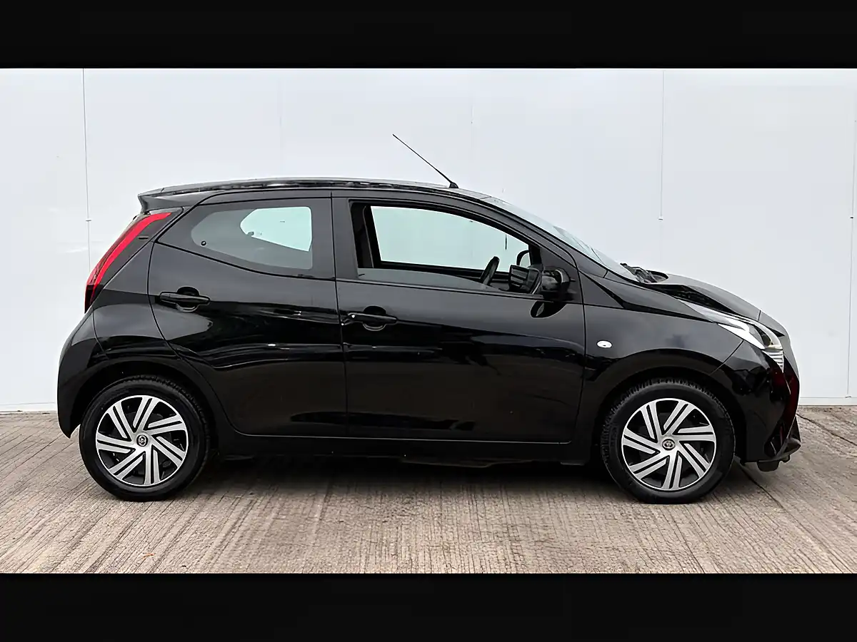 Used 2022 Toyota Aygo X-Play Tss Bold Black - Interior and Exterior details 5