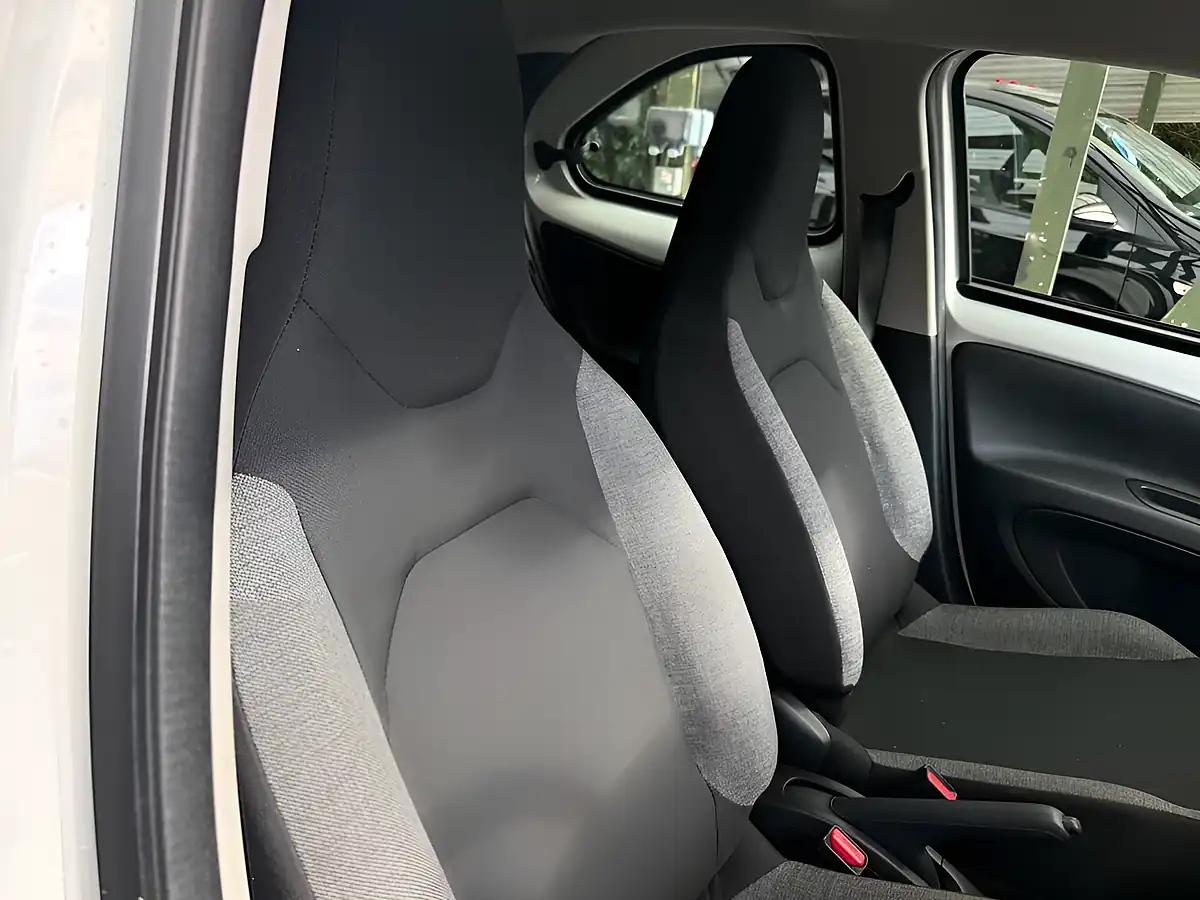 Used 2022 Toyota Aygo X Pure White - Interior and Exterior details 7