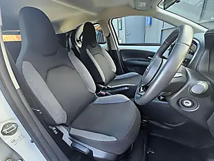 Used 2022 Toyota Aygo X Pure White - Interior and Exterior details 10