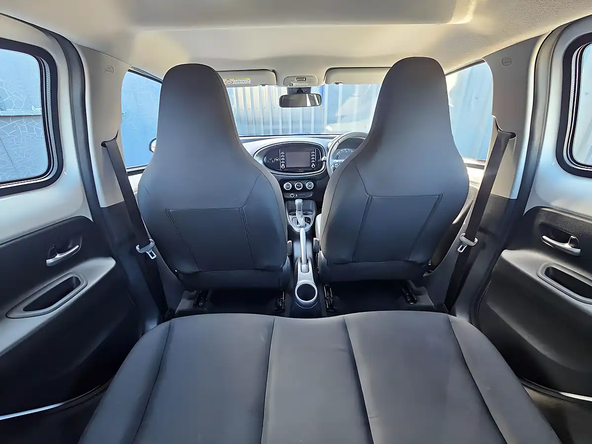 Used 2022 Toyota Aygo X Pure White - Interior and Exterior details 11