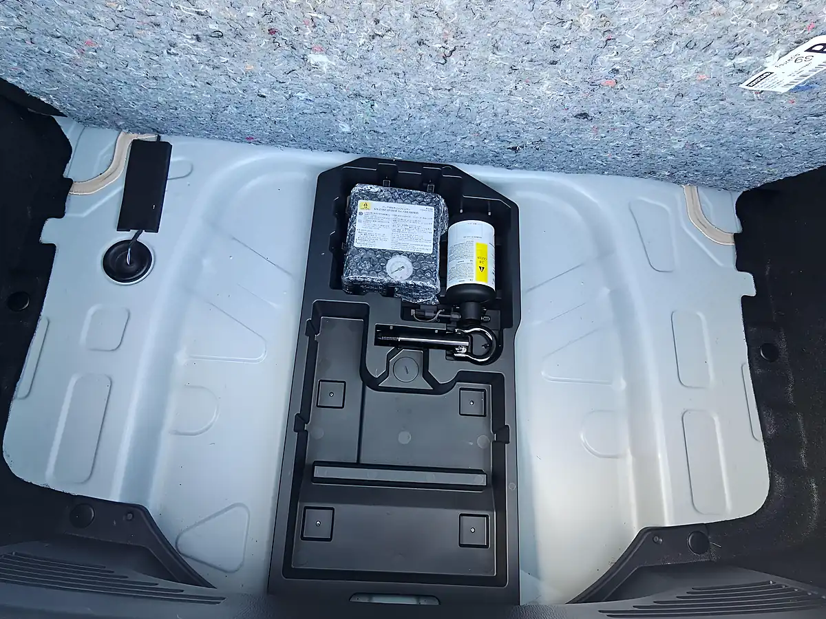 Used 2022 Toyota Aygo X Pure White - Interior and Exterior details 19