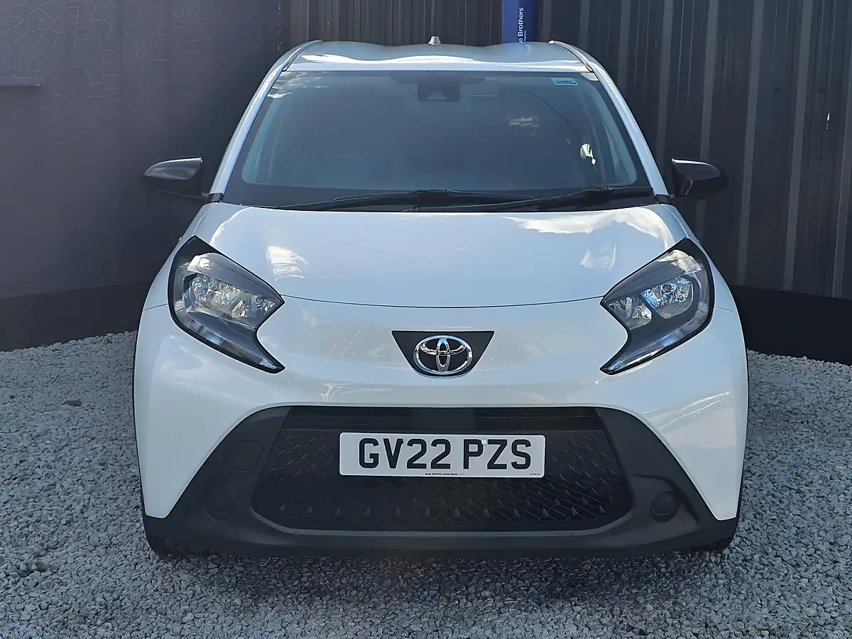 Used 2022 Toyota Aygo X Pure White - Interior and Exterior details 2