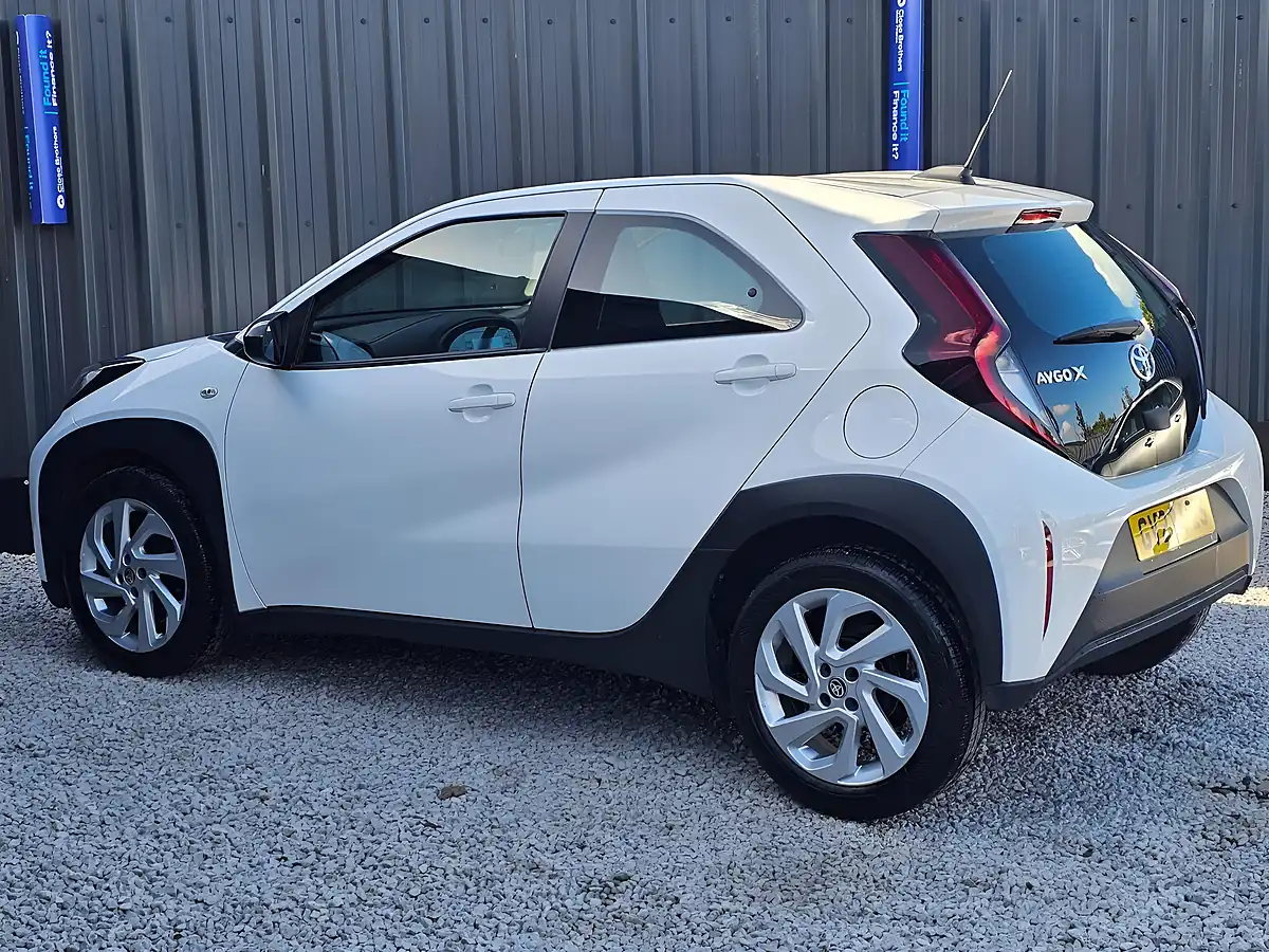 Used 2022 Toyota Aygo X Pure White - Interior and Exterior details 4