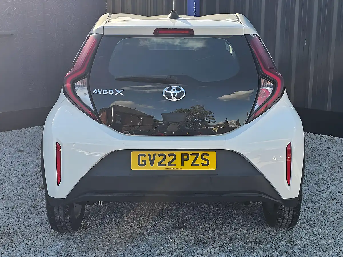 Used 2022 Toyota Aygo X Pure White - Interior and Exterior details 5