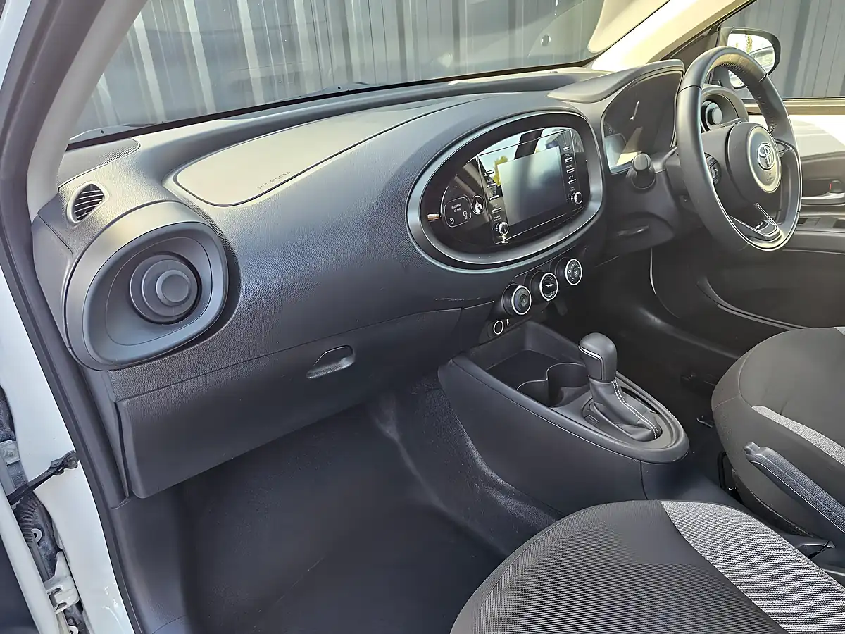 Used 2022 Toyota Aygo X Pure White - Interior and Exterior details 8