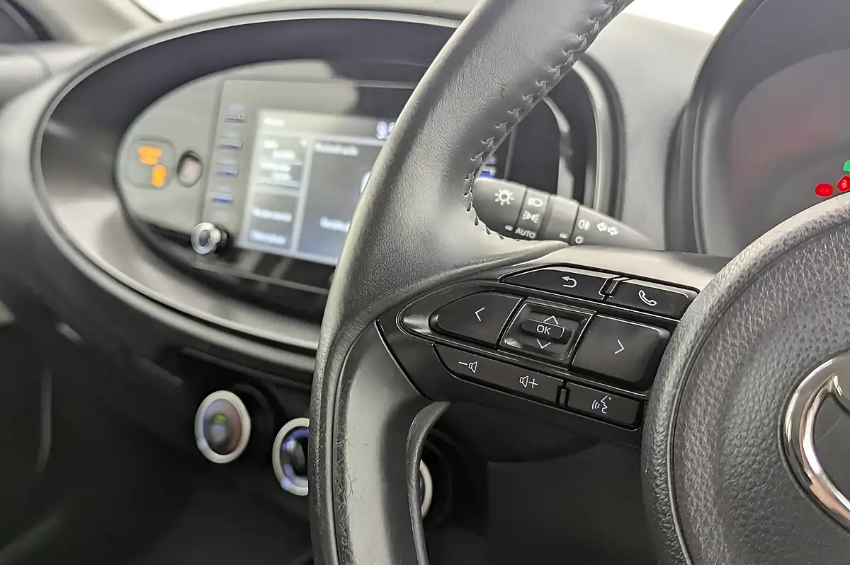 Used 2022 Toyota Aygo X Pure White - Interior and Exterior details 11