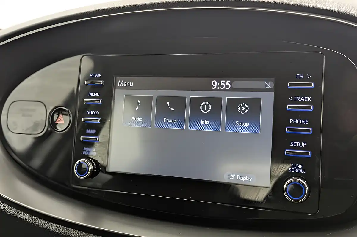 Used 2022 Toyota Aygo X Pure White - Interior and Exterior details 14
