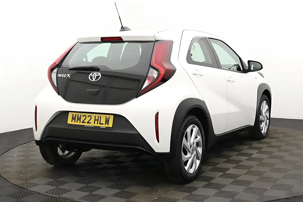 Used 2022 Toyota Aygo X Pure White - Interior and Exterior details 3