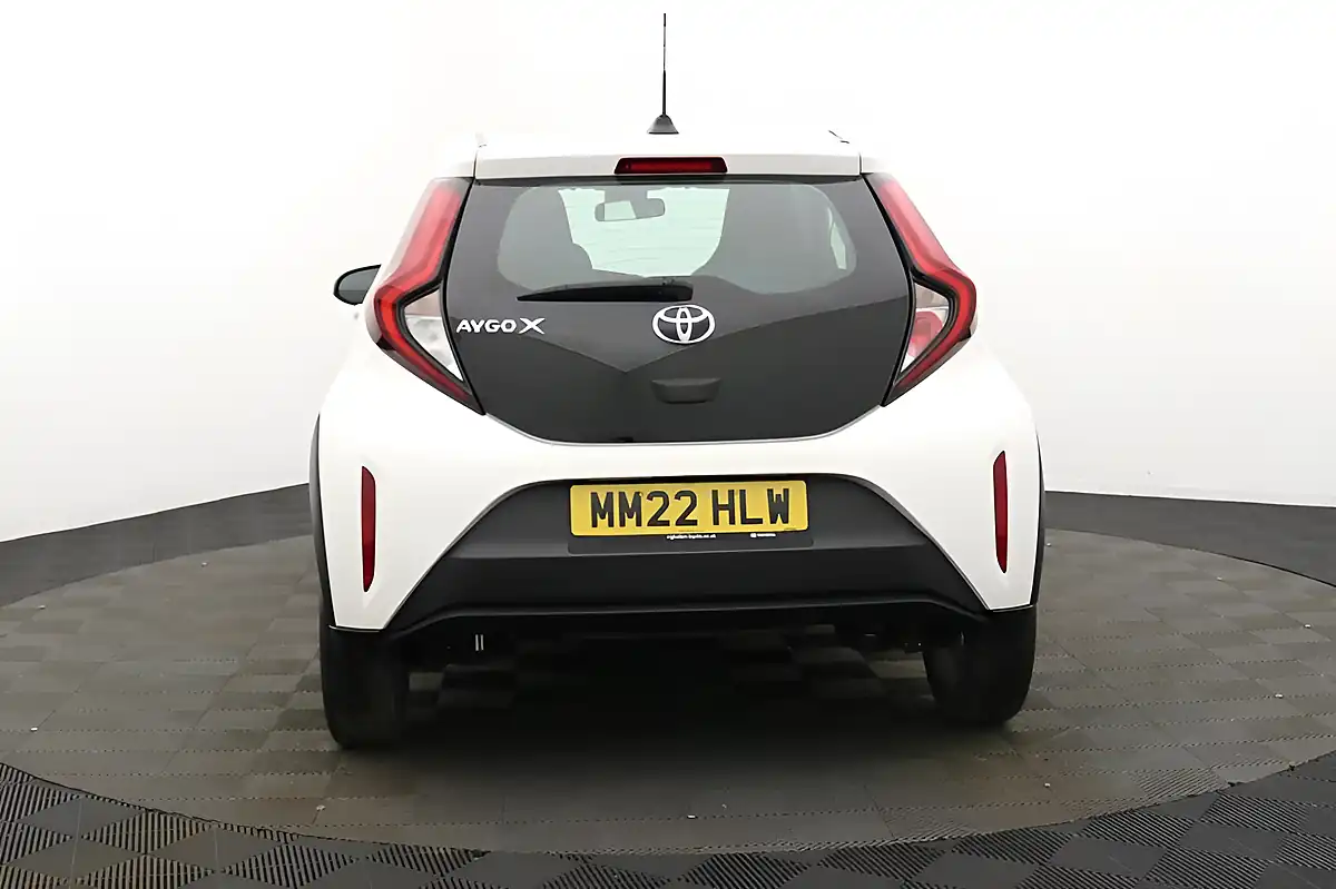 Used 2022 Toyota Aygo X Pure White - Interior and Exterior details 4