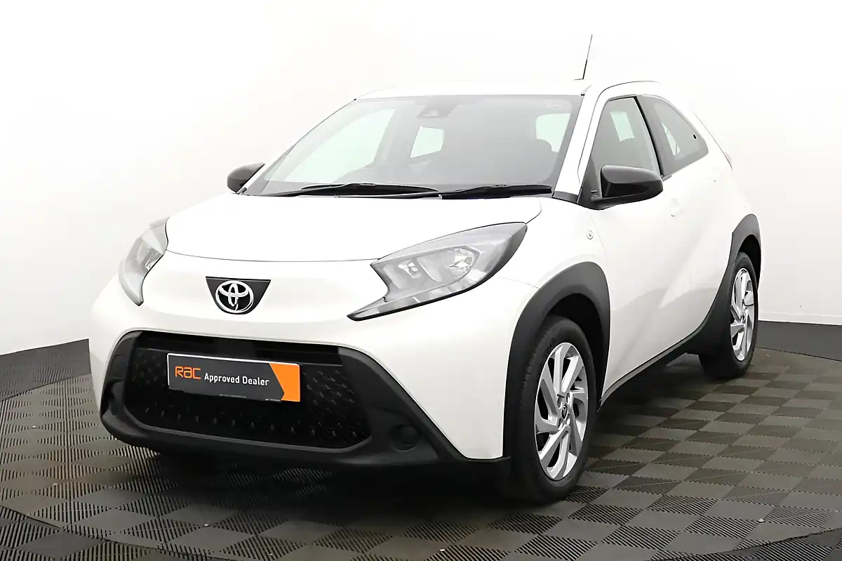 Used 2022 Toyota Aygo X Pure White - Interior and Exterior details 6