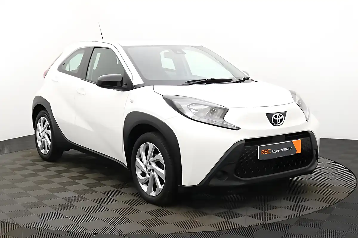 Used 2022 Toyota Aygo X Pure White - Interior and Exterior details 8
