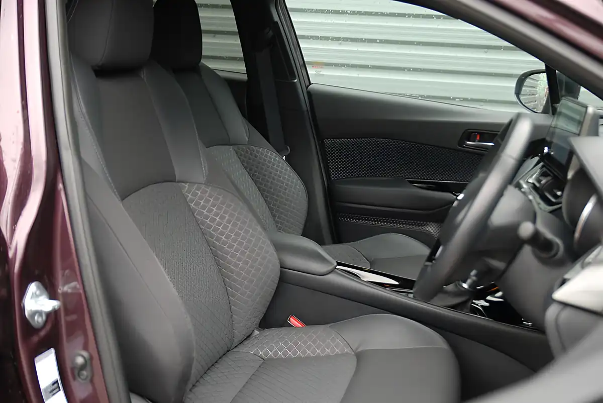 Used 2022 Toyota C-Hr Design Purple - Interior and Exterior details 5
