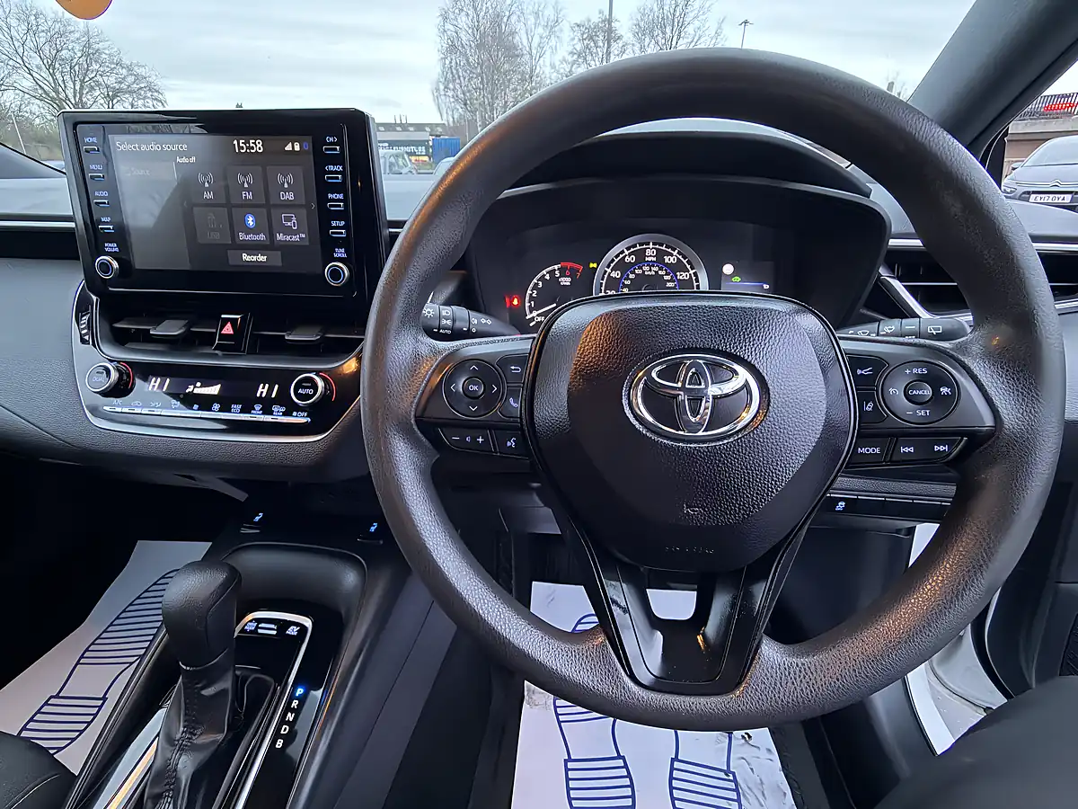 Used 2022 Toyota Corolla White - Interior and Exterior details 10