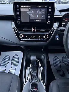 Used 2022 Toyota Corolla White - Interior and Exterior details 12