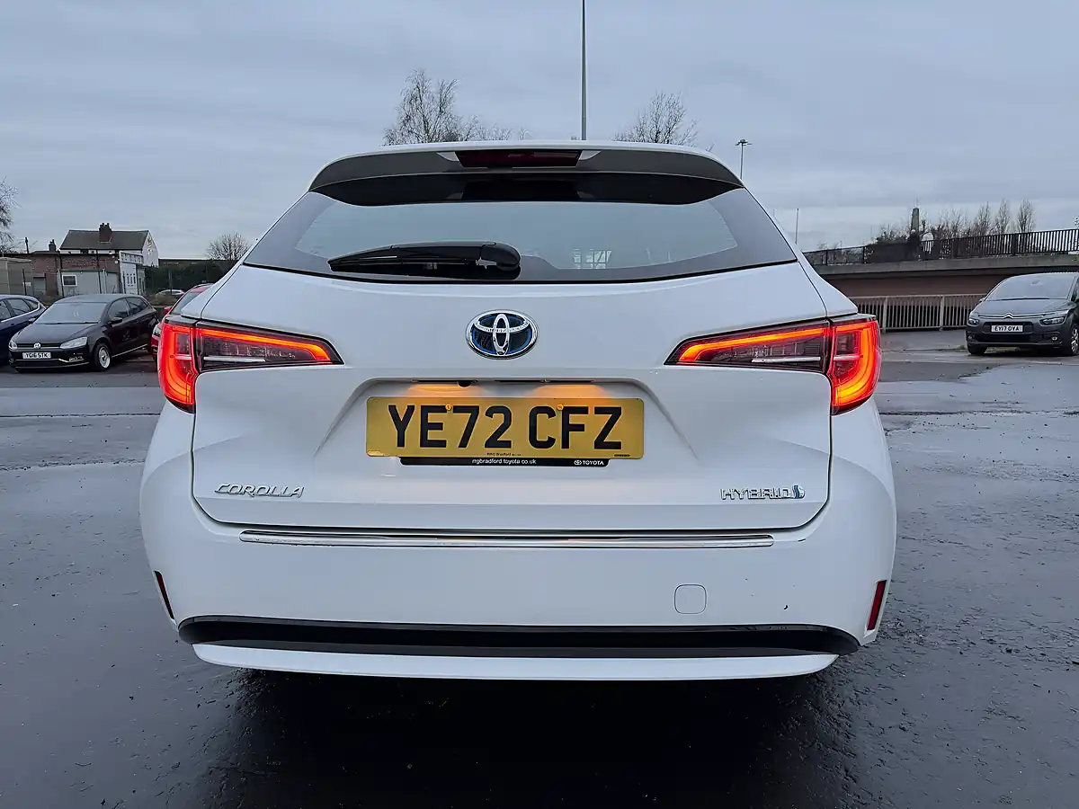 Used 2022 Toyota Corolla White - Interior and Exterior details 15