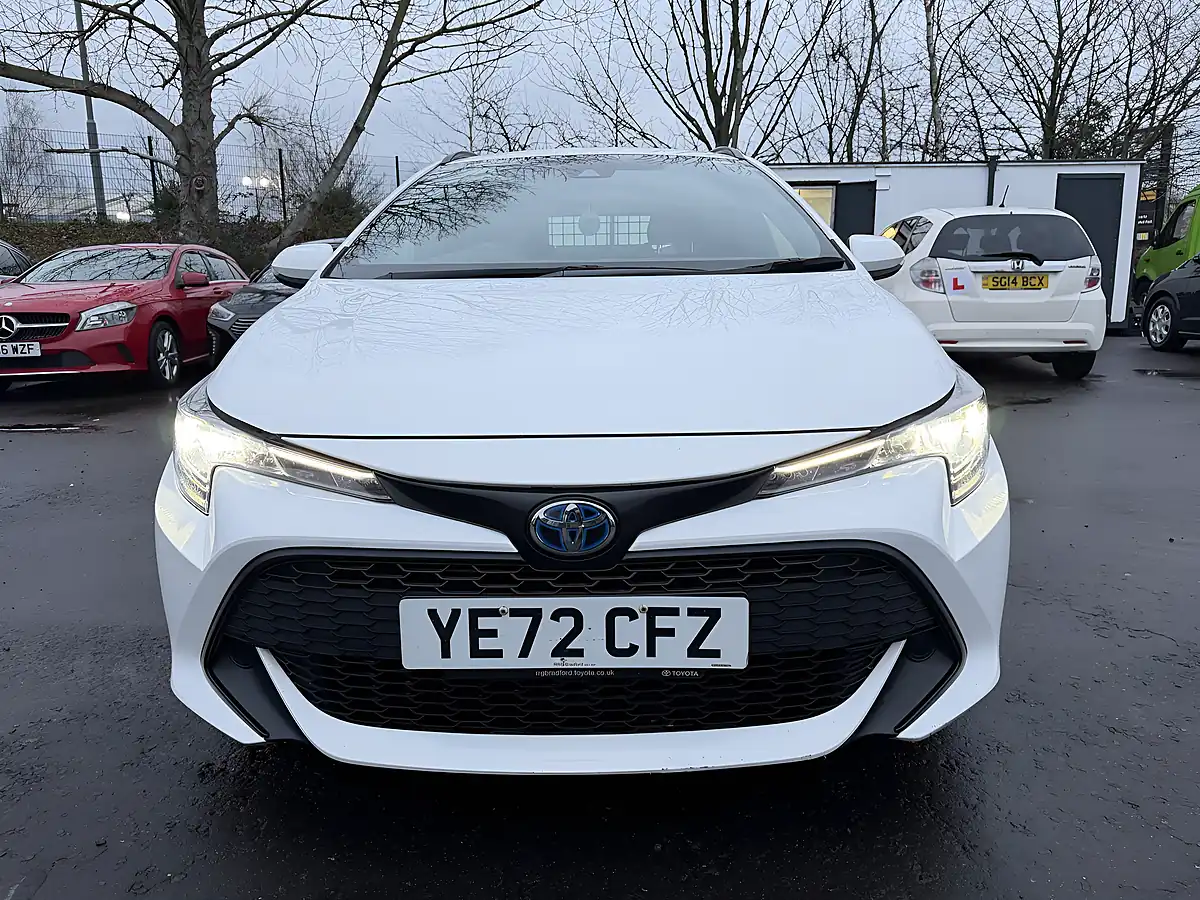 Used 2022 Toyota Corolla White - Interior and Exterior details 3