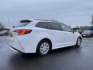 Used 2022 Toyota Corolla White - Interior and Exterior details 4