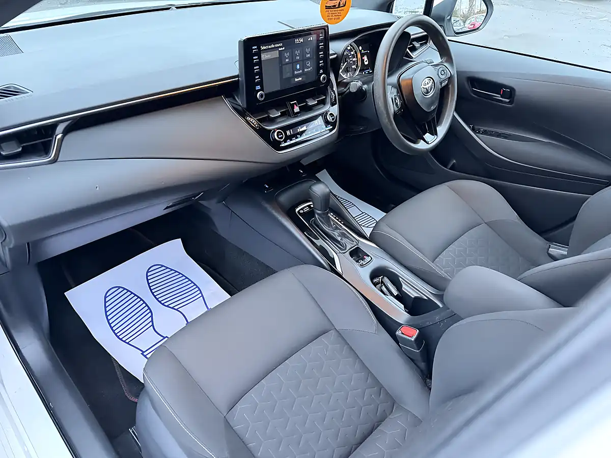 Used 2022 Toyota Corolla White - Interior and Exterior details 9