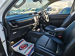 Used 2022 Toyota Hi-Lux Active White - Interior and Exterior details 11