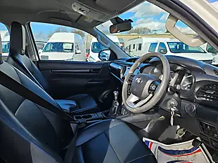 Used 2022 Toyota Hi-Lux Active White - Interior and Exterior details 12