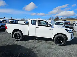 Used 2022 Toyota Hi-Lux Active White - Interior and Exterior details 2